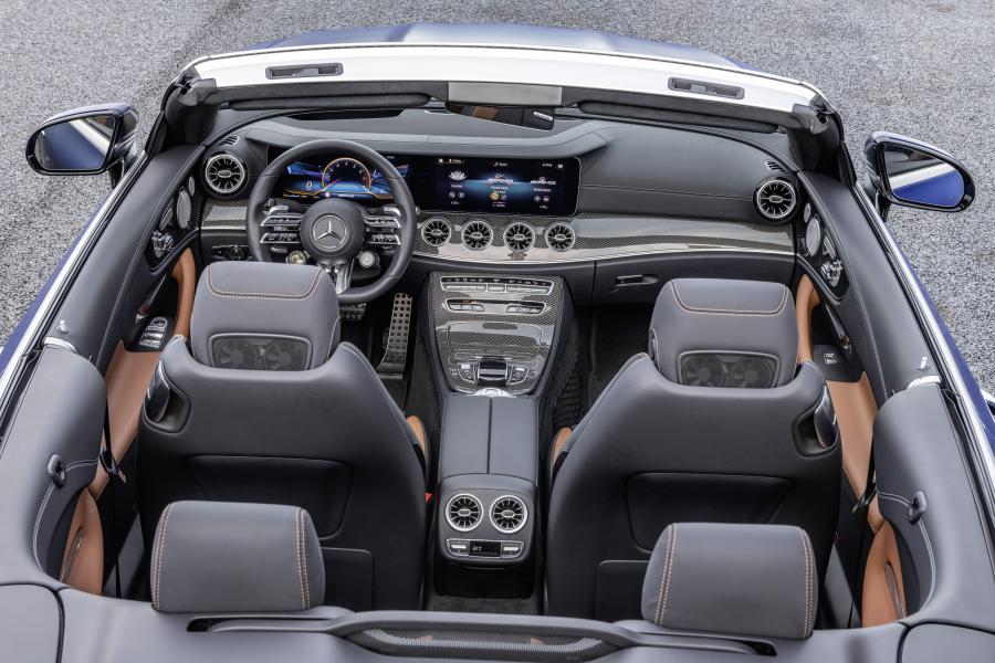 Интерьер Mercedes-AMG E53 4Matic+ Cabriolet (A238) 2020 года  (WW) (фото 10 из 36)